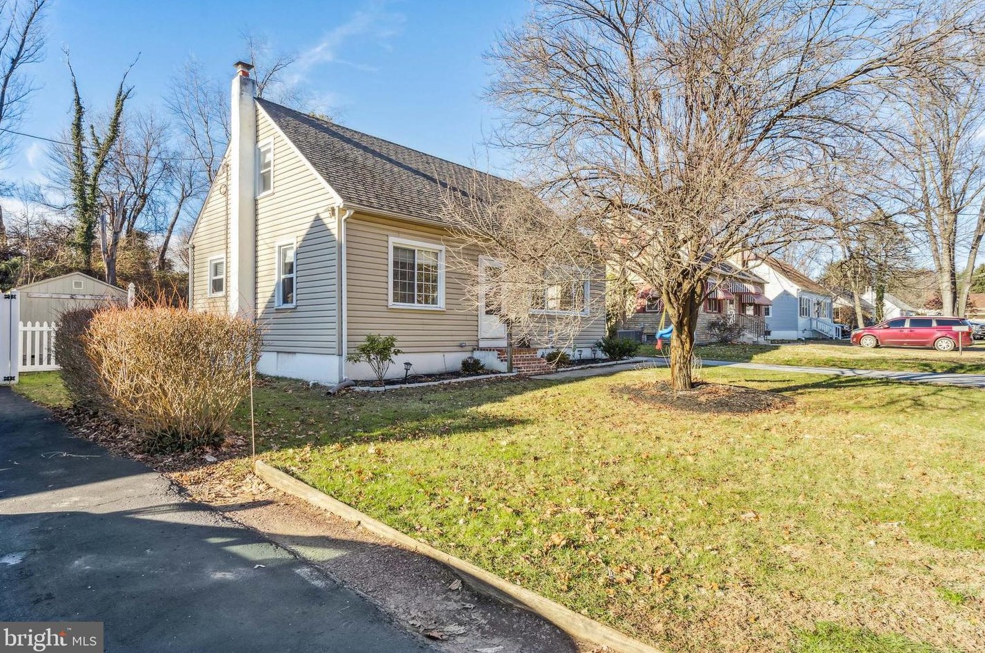 424 Brookhaven Rd, Chester PA  19015-1802 exterior