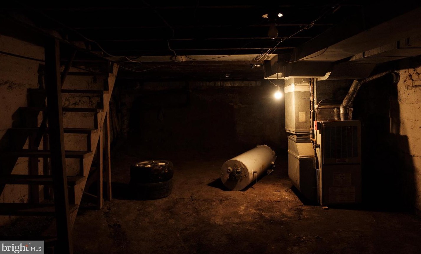 1033 Townsend St, Chester PA  19013-2435 exterior