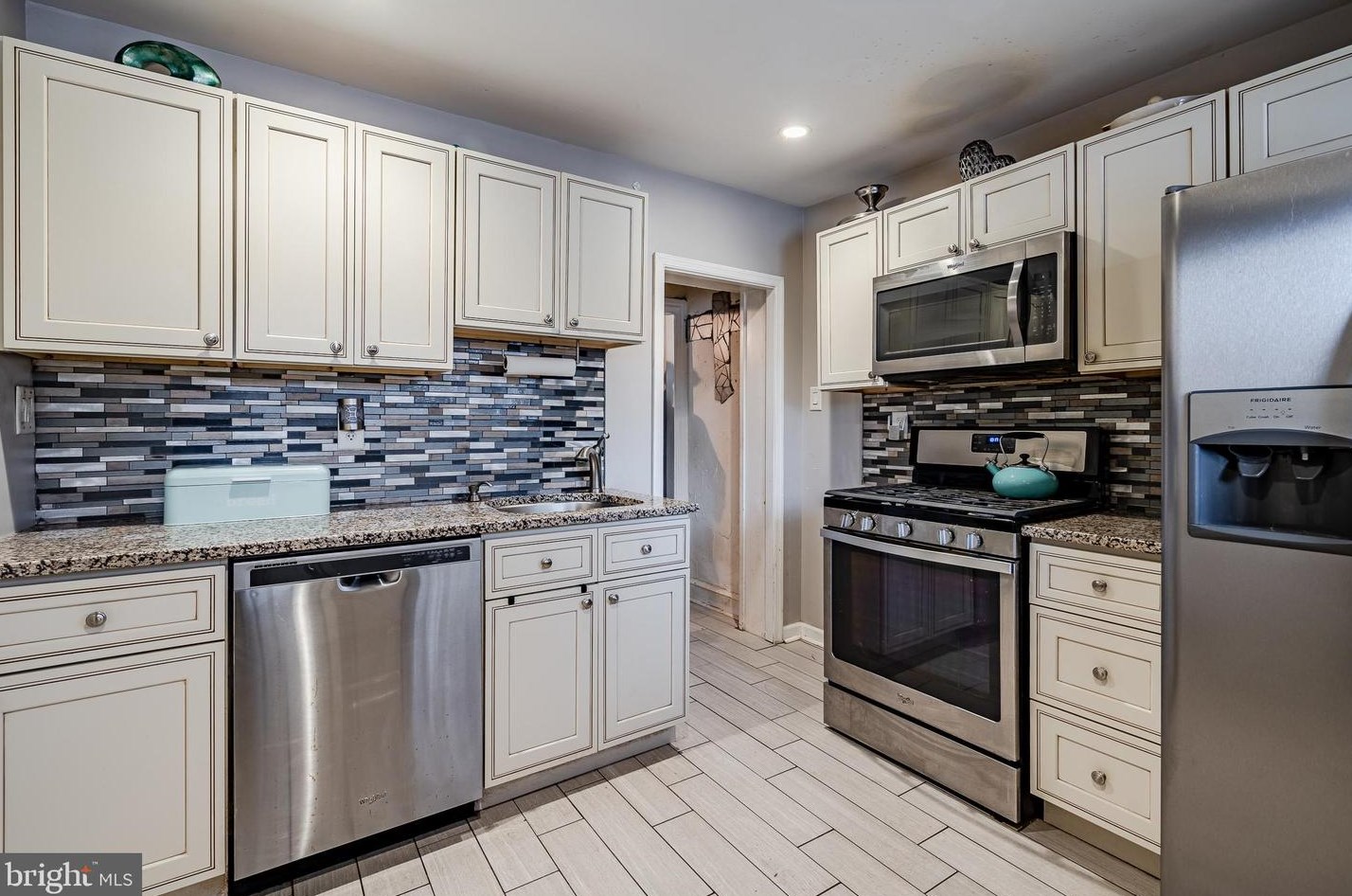 402 9th St, Chester PA  19013-5941 exterior