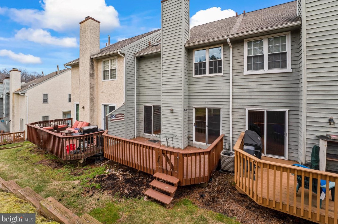 141 Knollwood Ct, Chester PA  19014-1260 exterior