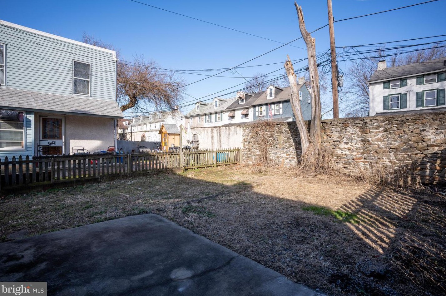 11 Front St, Chester PA  19015-2425 exterior