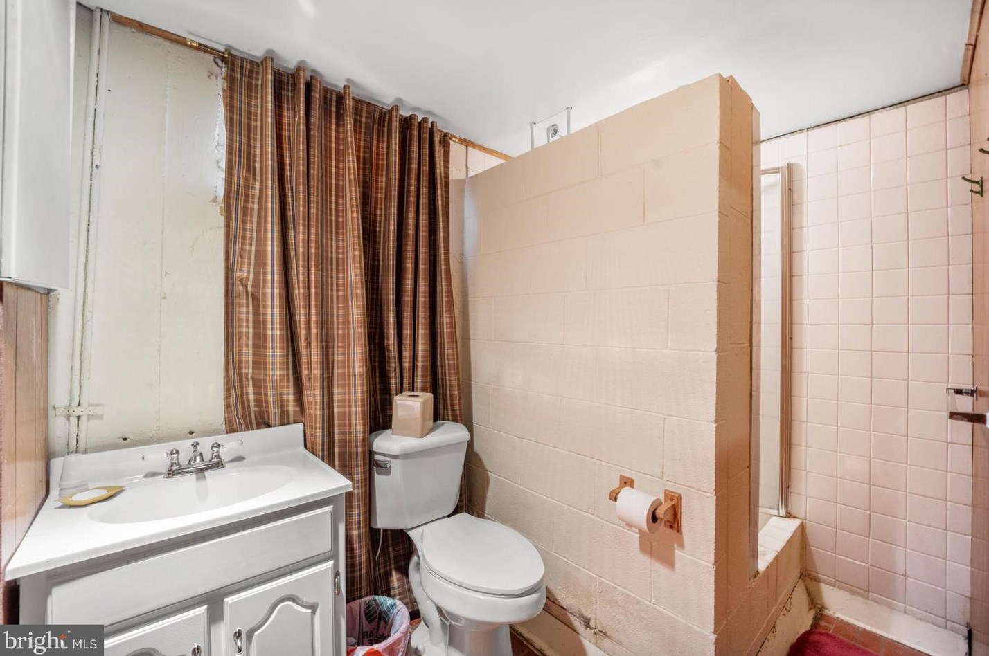 2127 Lee Ln, Chester PA  19014-2213 exterior