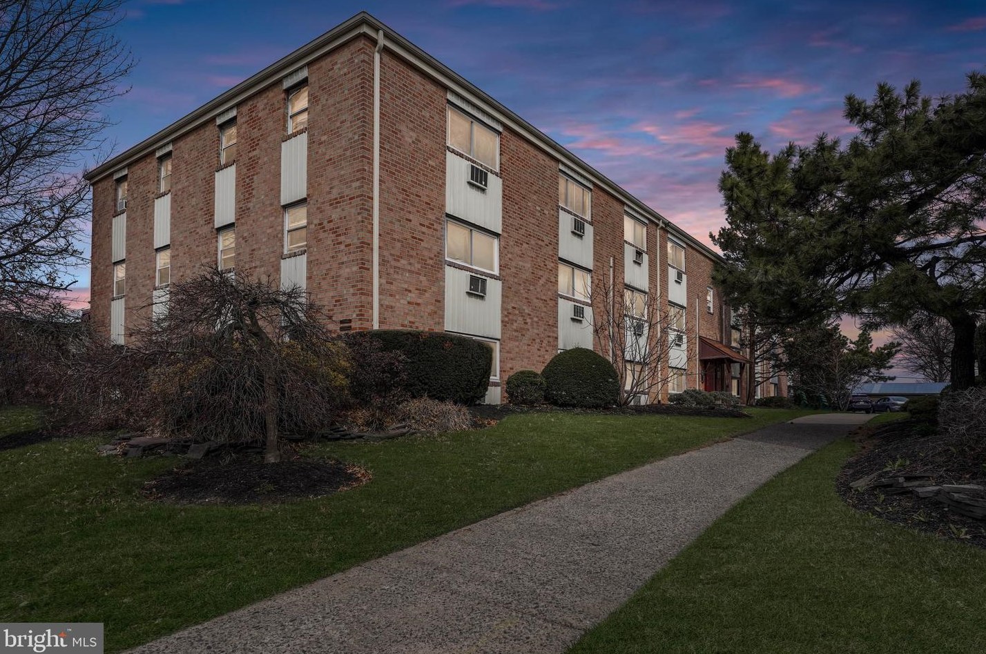 8125 Chester Pike, Upper Darby PA  19082-1338 exterior