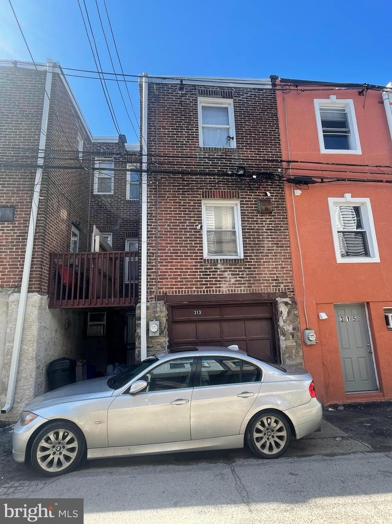 313 Avon Rd, Upper Darby PA  19082-3809 exterior