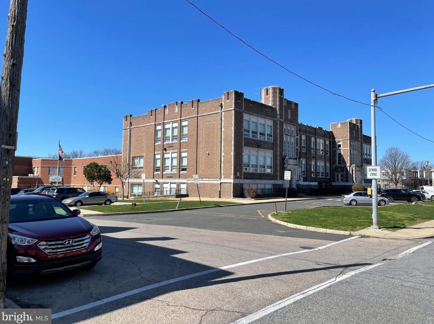 313 Avon Rd, Upper Darby PA  19082-3809 exterior