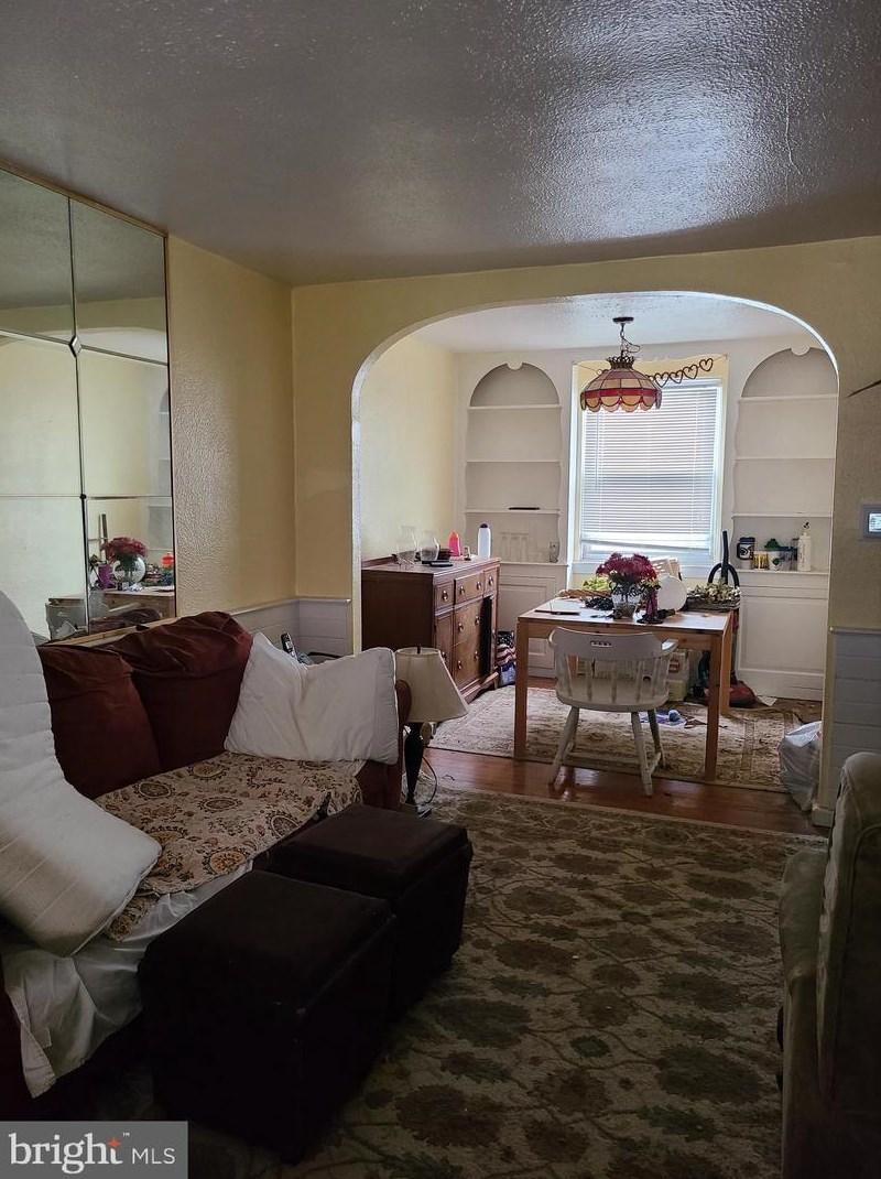 328 Springton Rd, Upper Darby PA  19082-4616 exterior