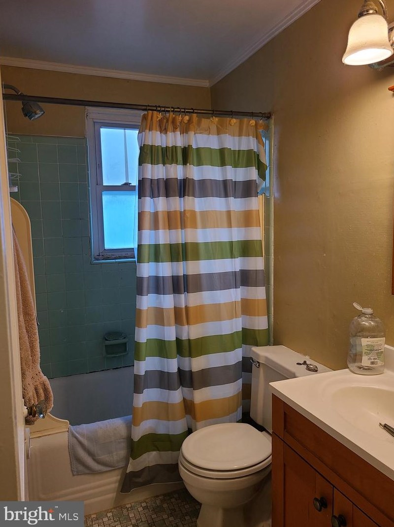 328 Springton Rd, Upper Darby PA  19082-4616 exterior