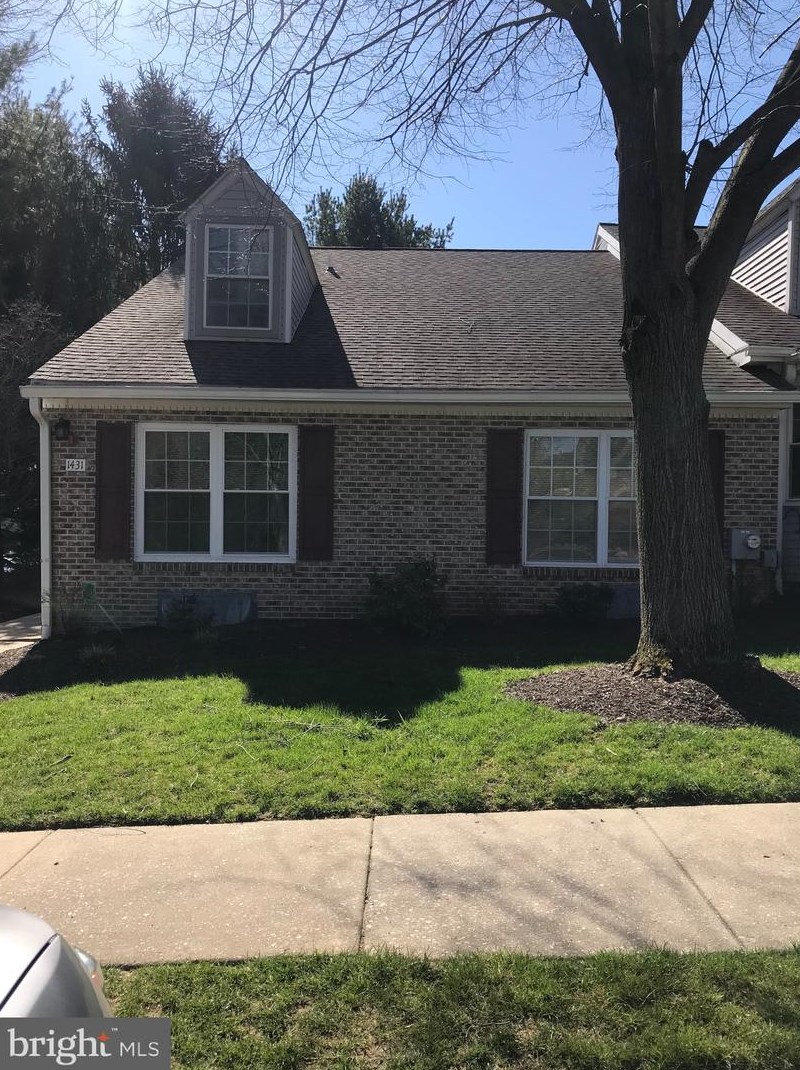 1431 Country Club Dr, Coal Township, PA 19064