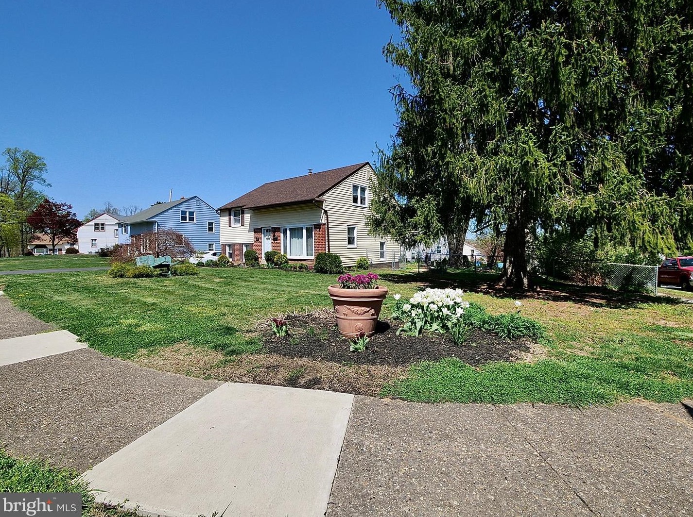 401 Garden Ln, Chester PA  19014-2018 exterior