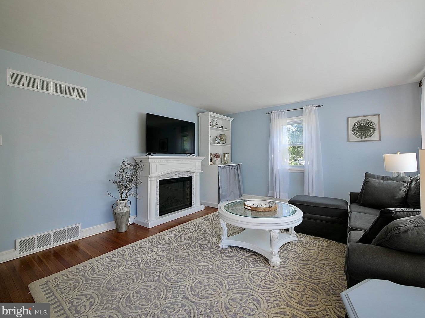 401 Garden Ln, Chester PA  19014-2018 exterior