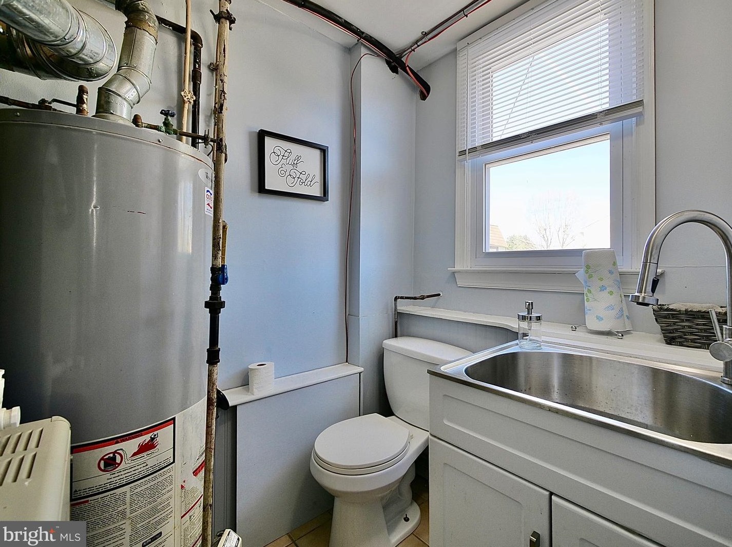 401 Garden Ln, Chester PA  19014-2018 exterior