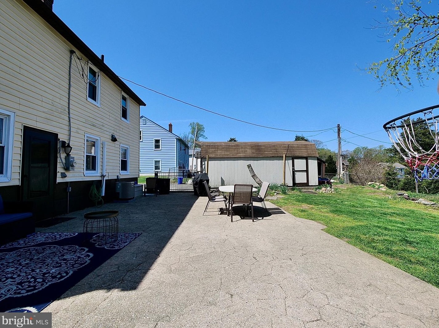 401 Garden Ln, Chester PA  19014-2018 exterior