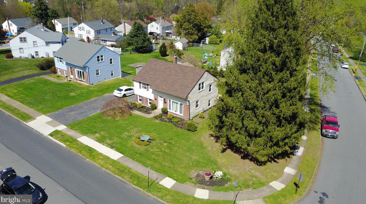 401 Garden Ln, Chester PA  19014-2018 exterior