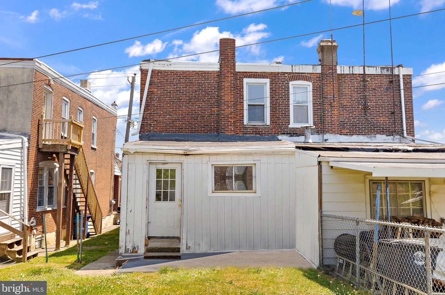 1302 9 St, Chester PA 19013-1710 exterior