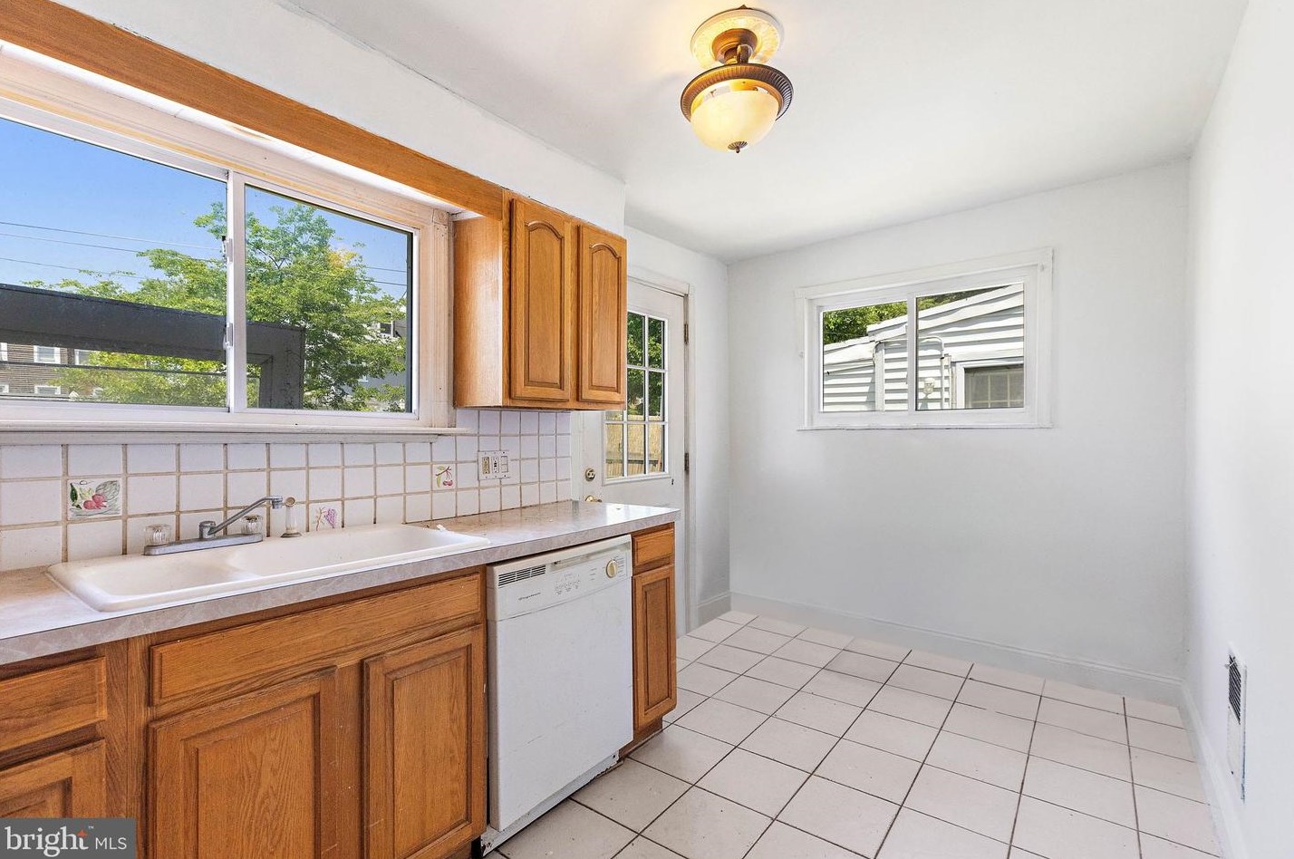 1302 9 St, Chester PA 19013-1710 exterior