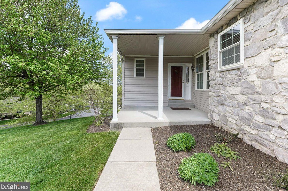 808 S Phipps Woods Ct, Glen Mills, PA 19342