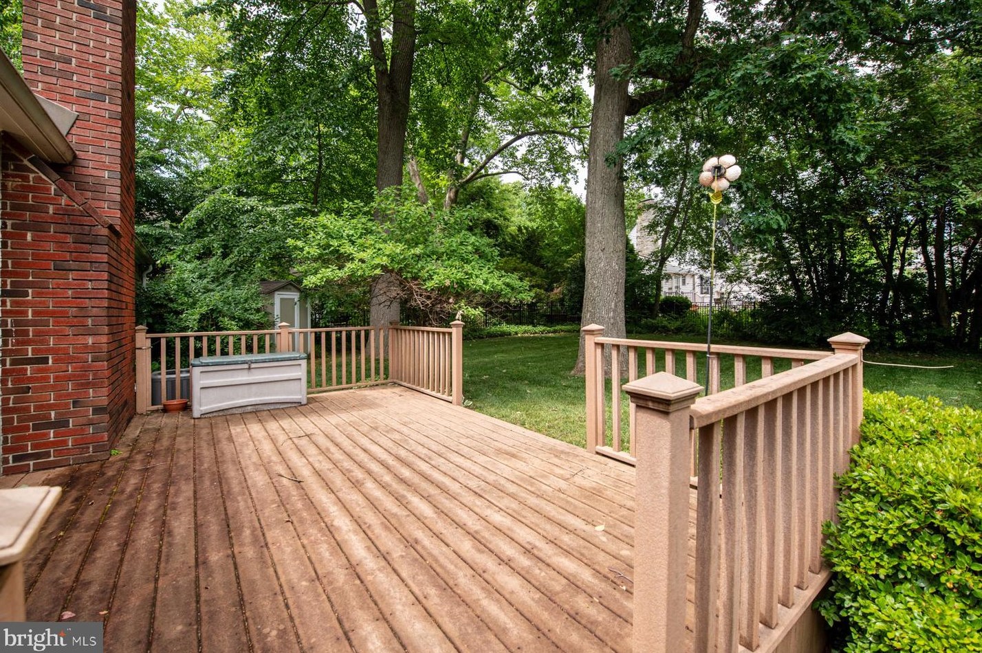 20 Frst Ln, Swarthmore PA 19081-1203 exterior