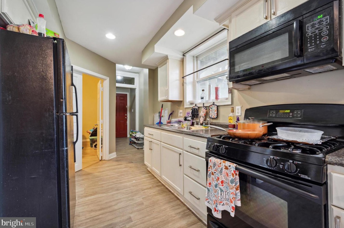 217 8th St, Chester PA 19013-4221 exterior