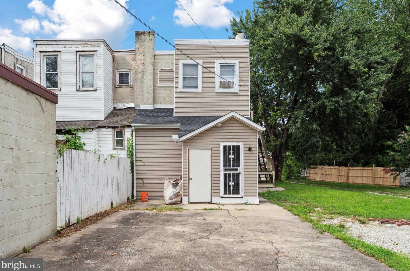 217 8th St, Chester PA 19013-4221 exterior