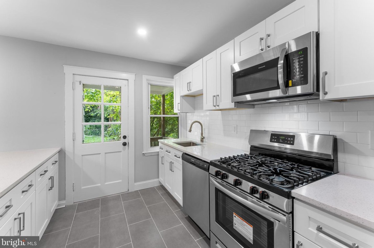 924 Macadam St, Chester PA 19013-5814 exterior