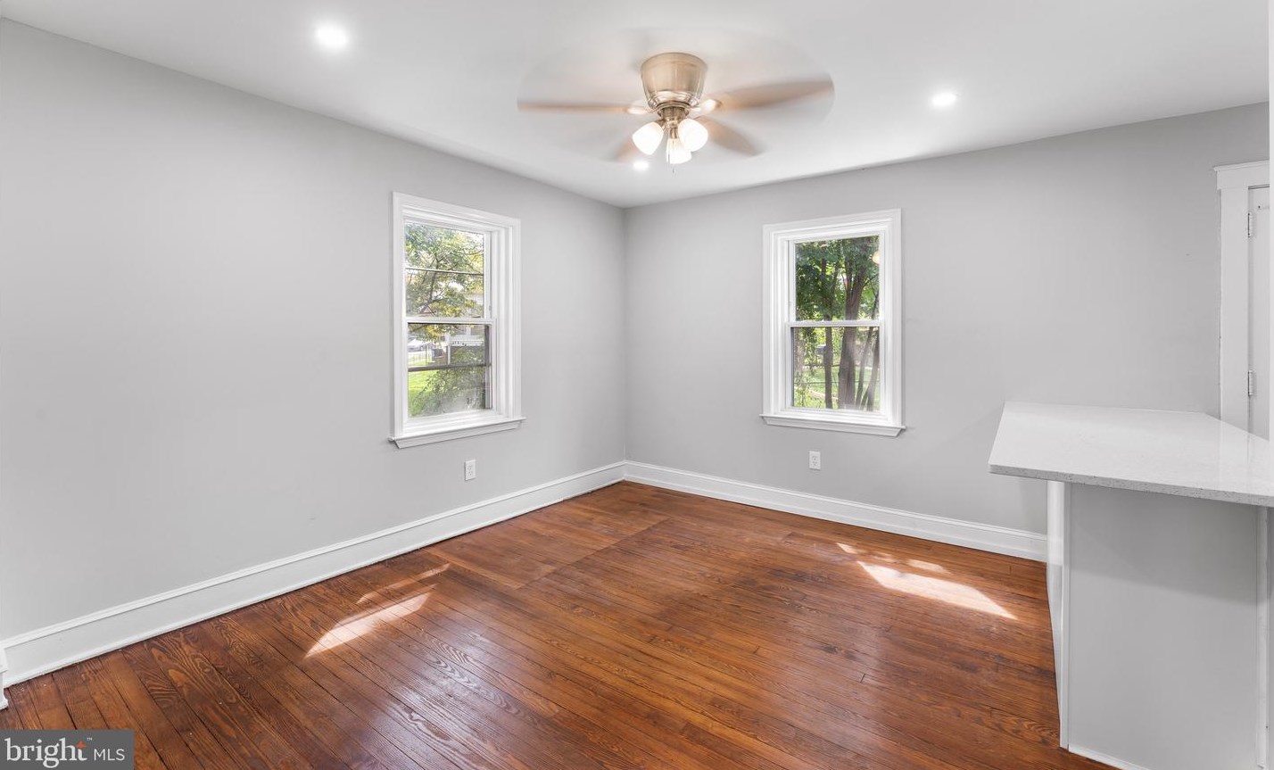 924 Macadam St, Chester PA 19013-5814 exterior