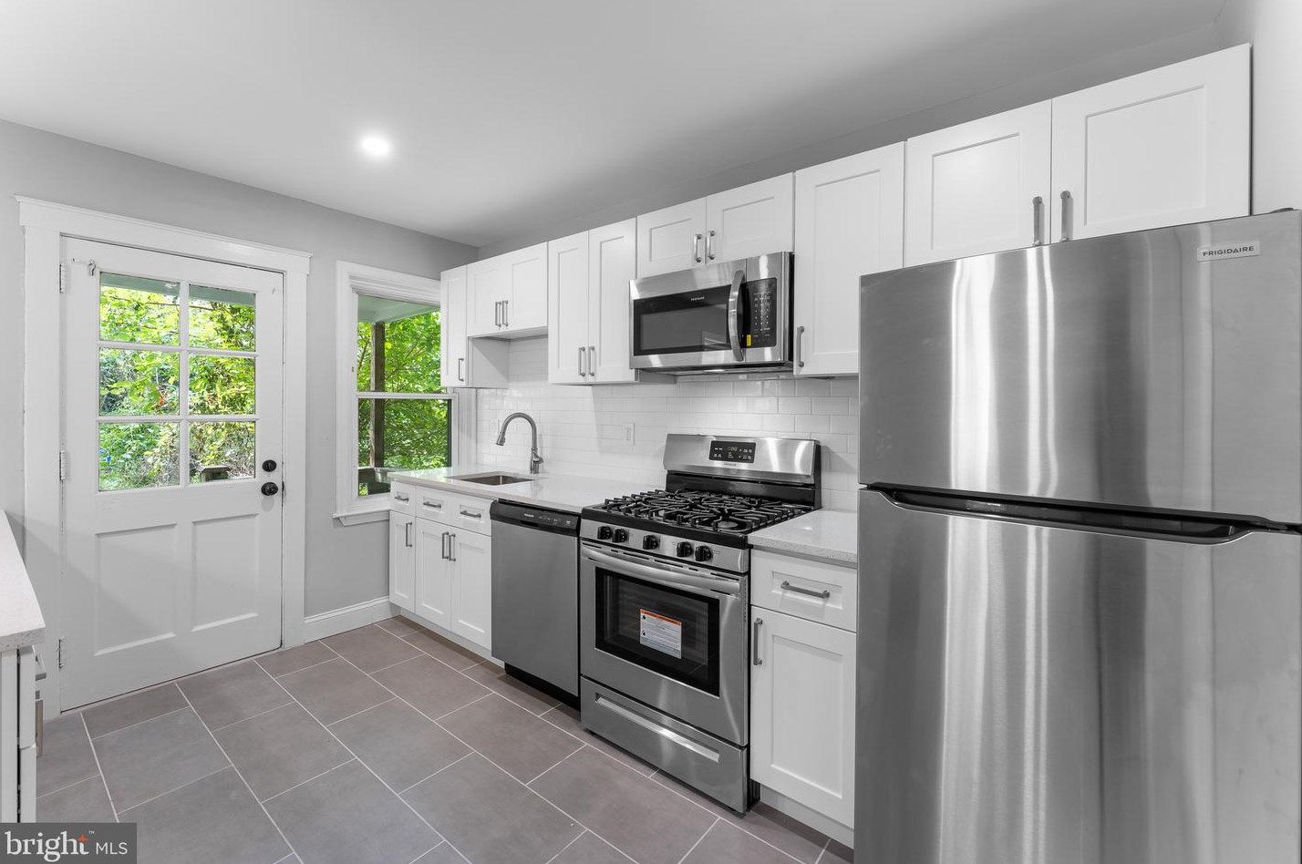 924 Macadam St, Chester PA 19013-5814 exterior