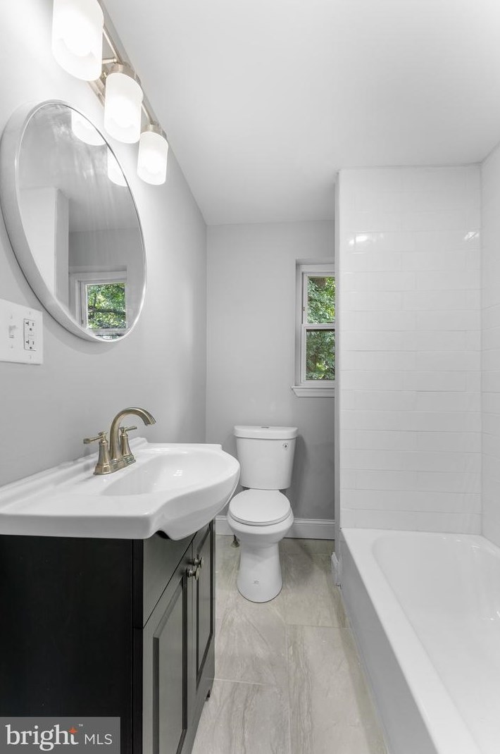 924 Macadam St, Chester PA 19013-5814 exterior