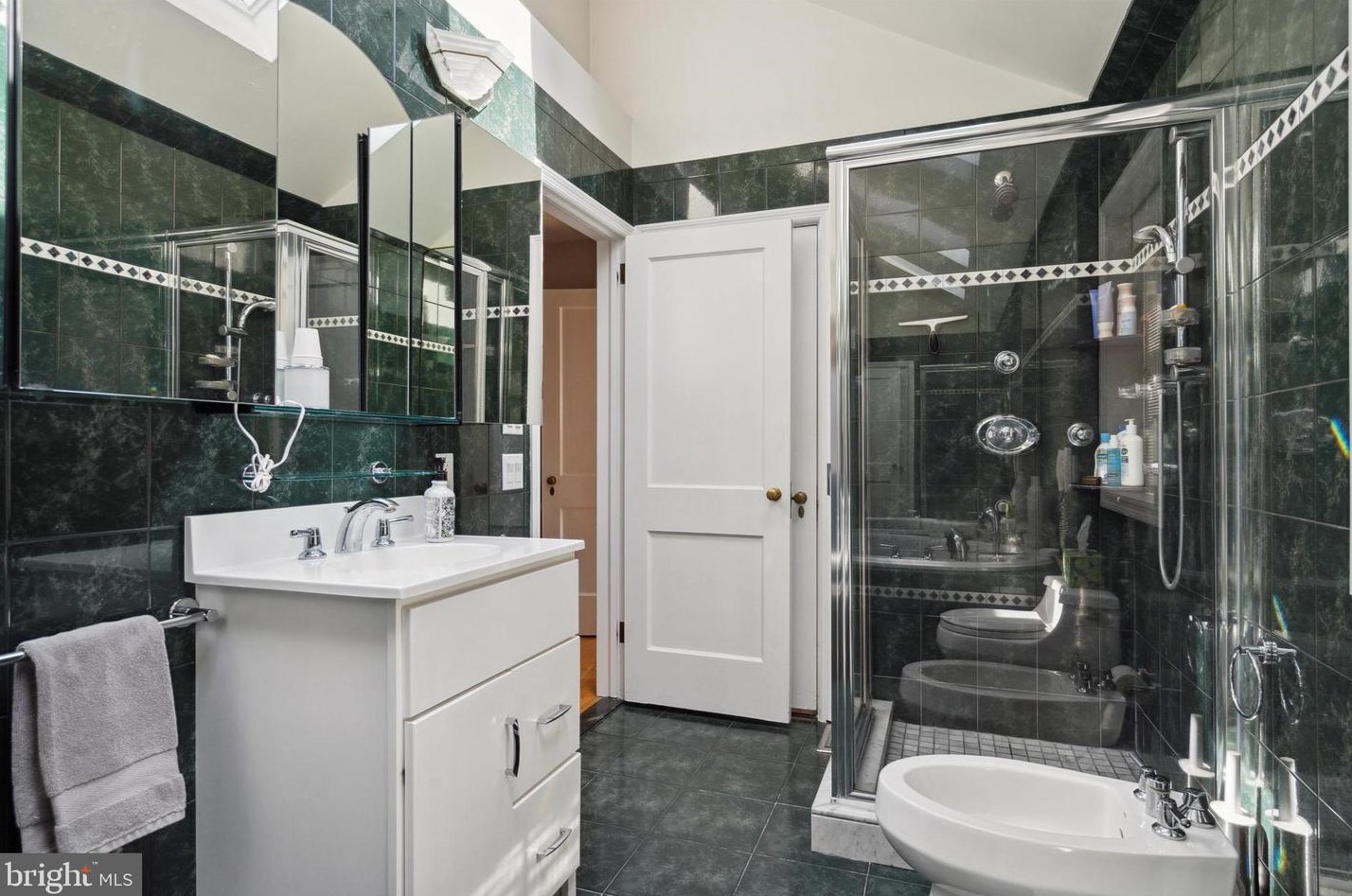 702 Powder Ml Ln, Penn Wynne PA 19096-4036 exterior