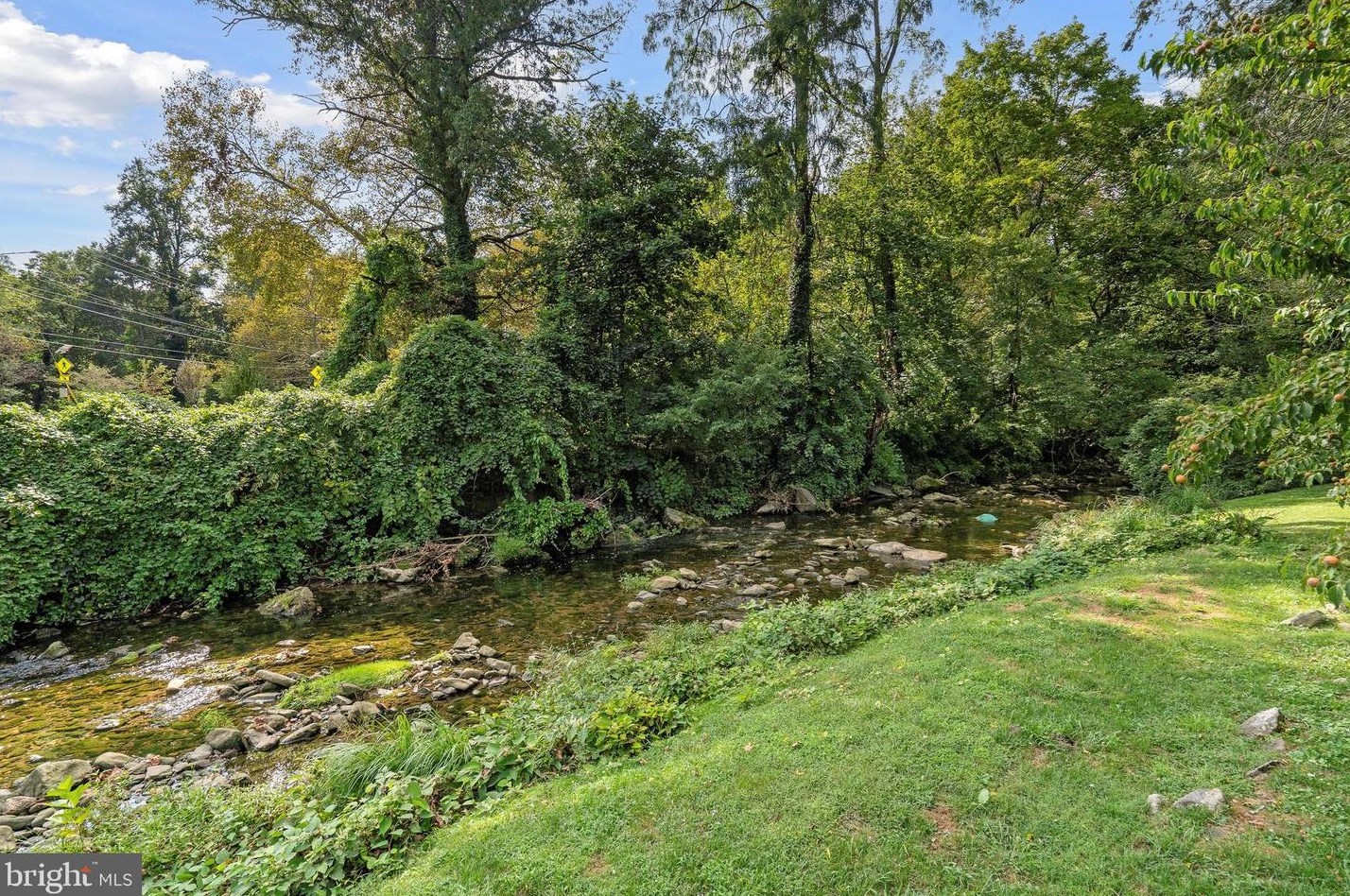 702 Powder Ml Ln, Penn Wynne PA 19096-4036 exterior