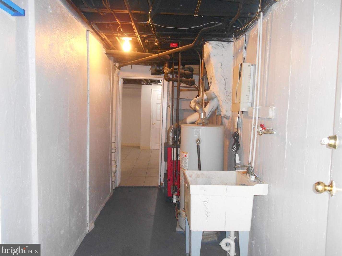 561 Littlecroft Rd, Upper Darby PA 19082-5226 exterior