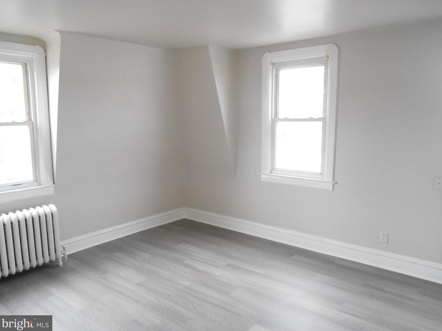 561 Littlecroft Rd, Upper Darby PA 19082-5226 exterior