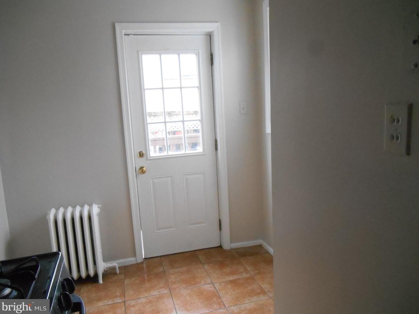 561 Littlecroft Rd, Upper Darby PA 19082-5226 exterior