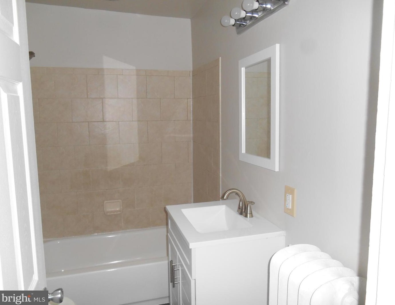 561 Littlecroft Rd, Upper Darby PA 19082-5226 exterior