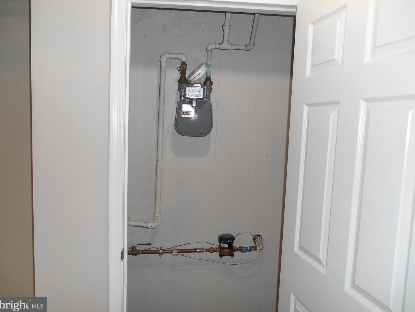 561 Littlecroft Rd, Upper Darby PA 19082-5226 exterior