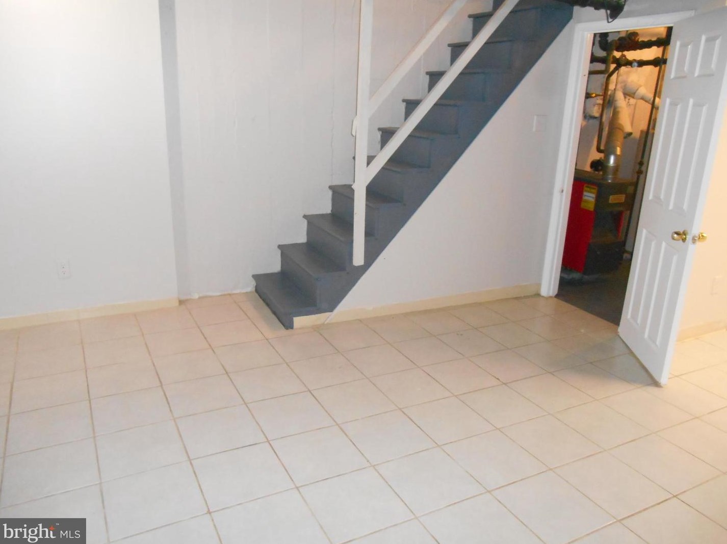 561 Littlecroft Rd, Upper Darby PA 19082-5226 exterior