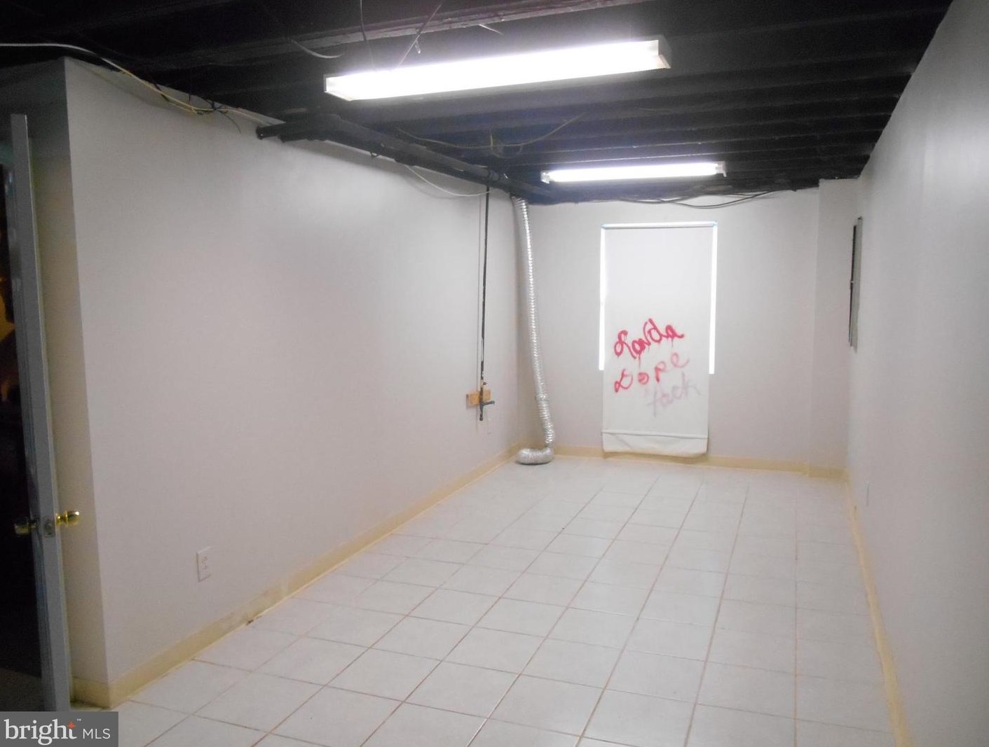 561 Littlecroft Rd, Upper Darby PA 19082-5226 exterior