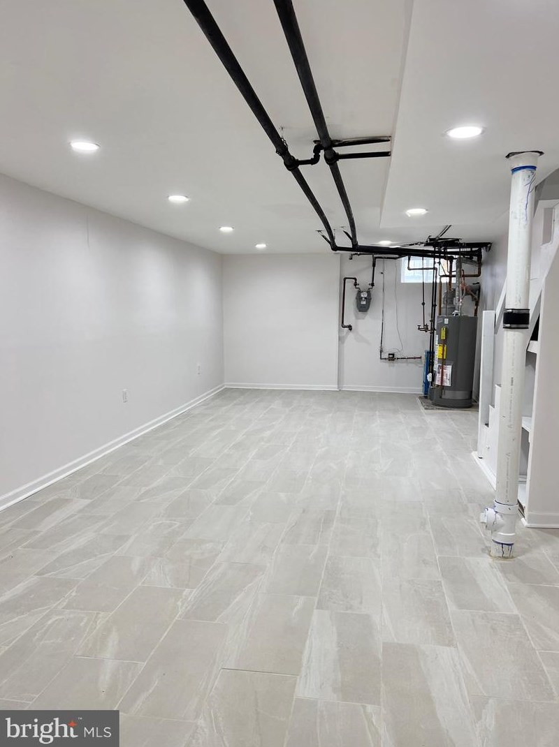 512 Glendale Rd, Upper Darby PA  19082-5019 exterior