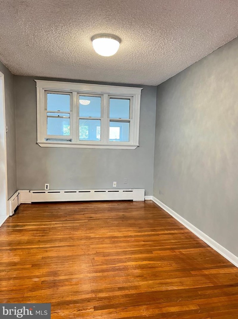 512 Glendale Rd, Upper Darby PA  19082-5019 exterior