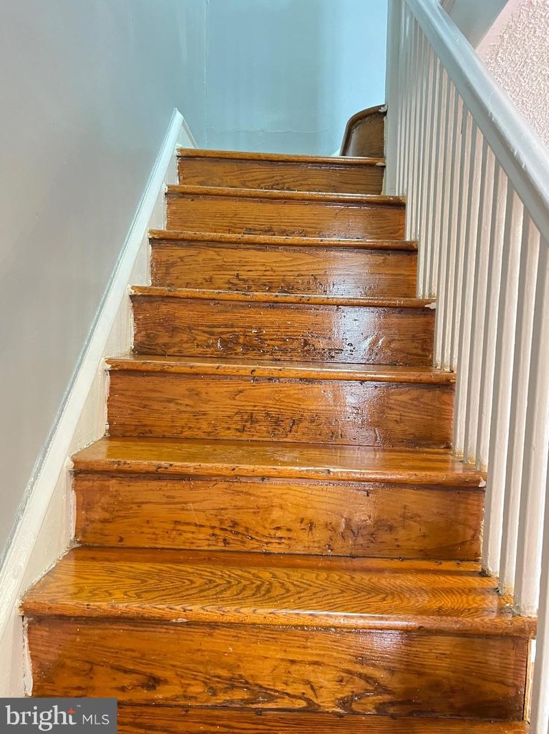 512 Glendale Rd, Upper Darby PA  19082-5019 exterior