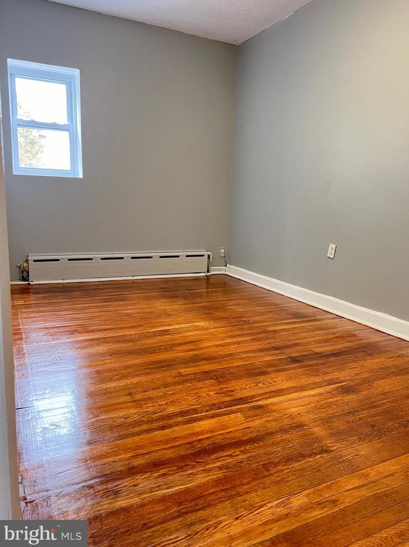 512 Glendale Rd, Upper Darby PA  19082-5019 exterior