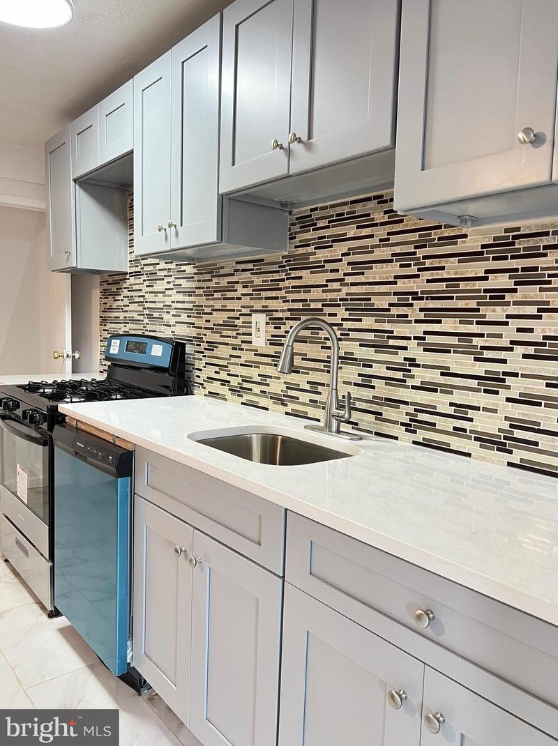 512 Glendale Rd, Upper Darby PA  19082-5019 exterior