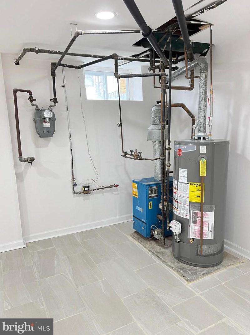 512 Glendale Rd, Upper Darby PA  19082-5019 exterior