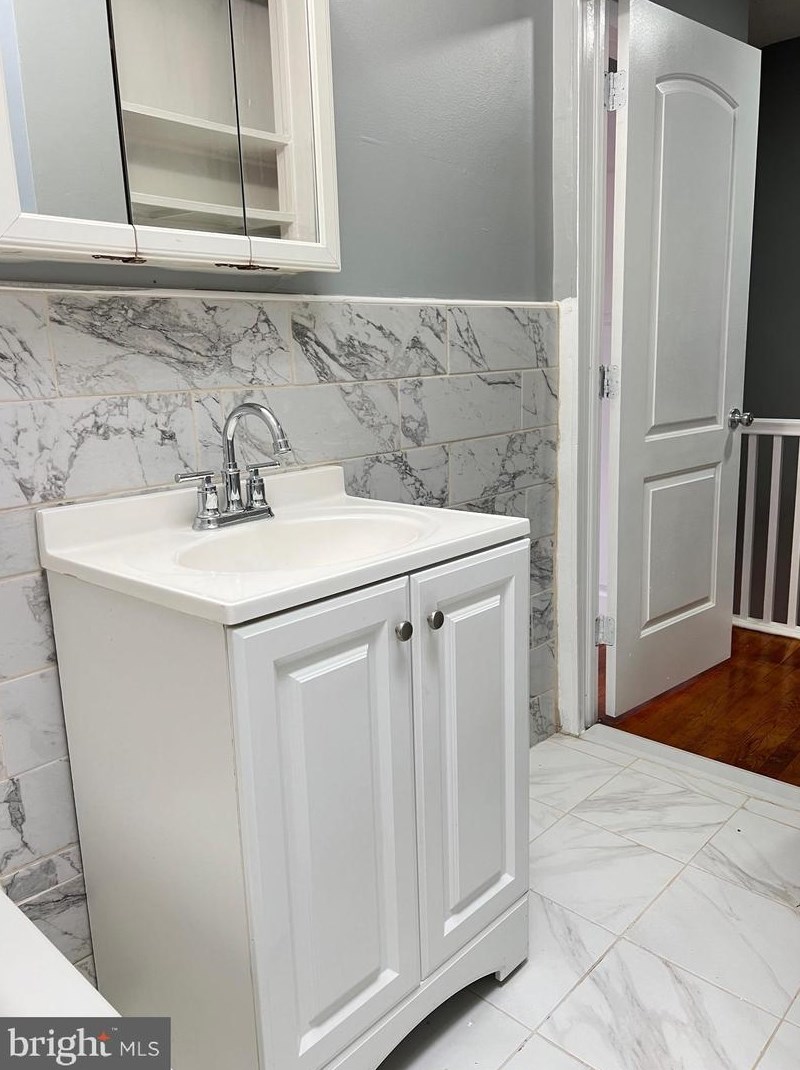 512 Glendale Rd, Upper Darby PA  19082-5019 exterior