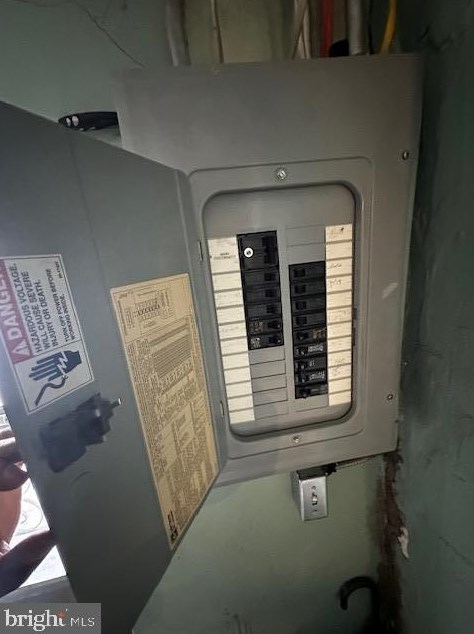 208 Wright Ave, Darby PA  19023-2327 exterior