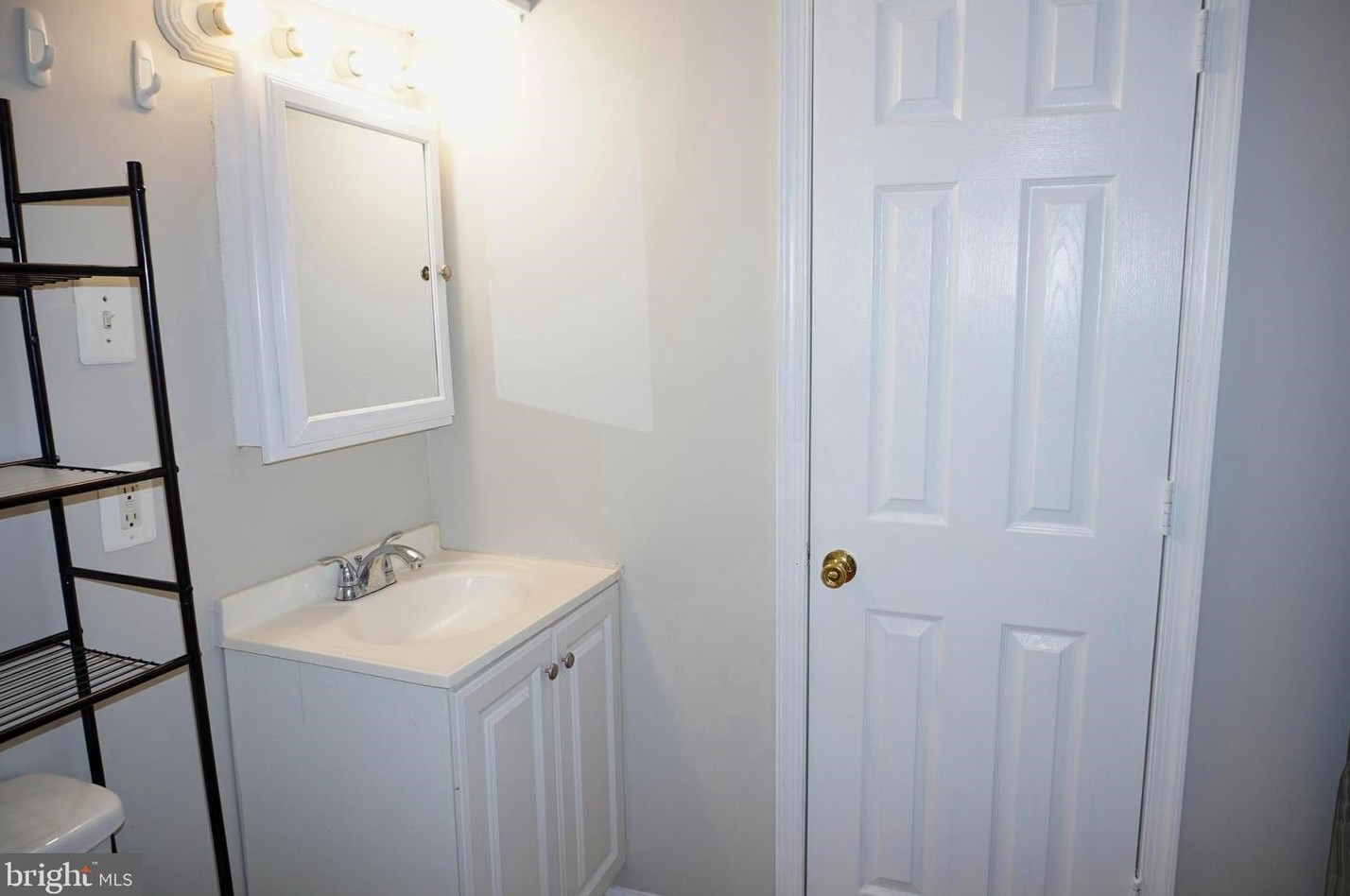 347 Avon Rd, Upper Darby PA  19082-3809 exterior