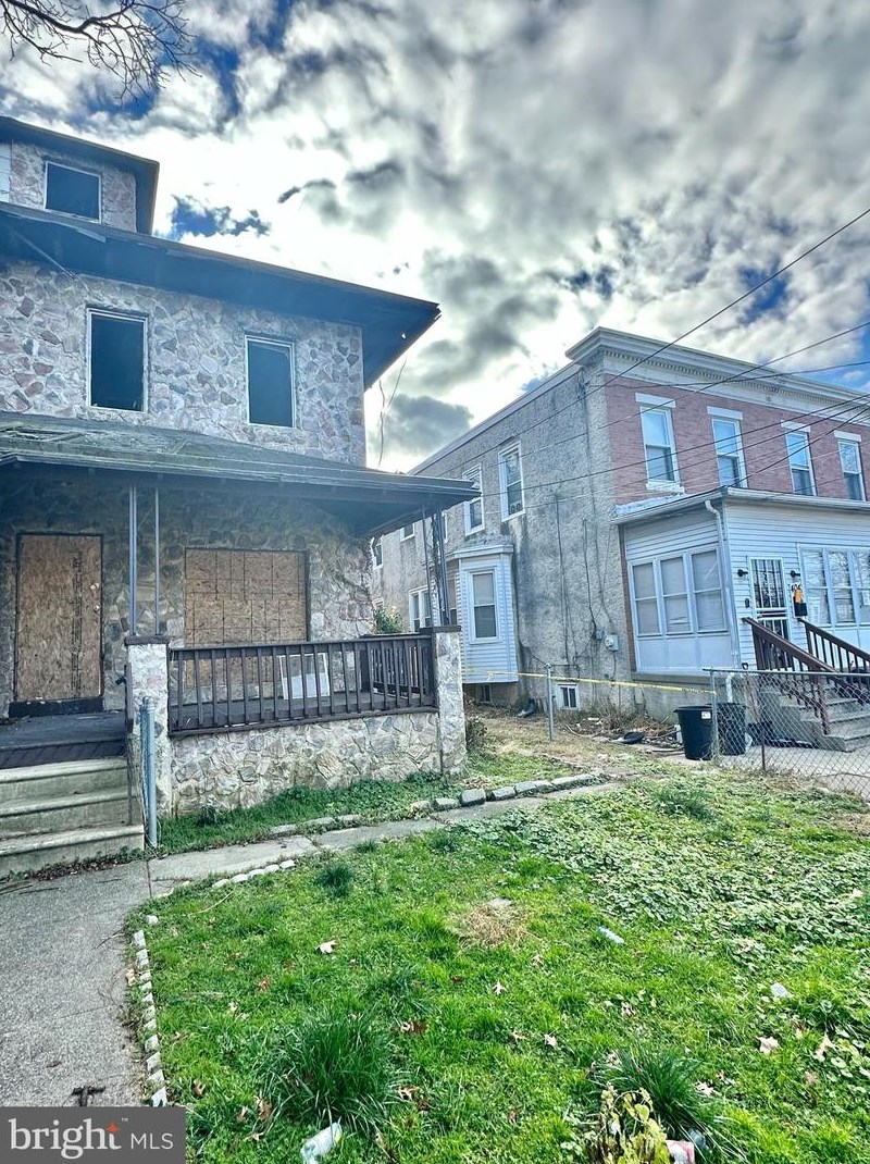 402 Colwyn Ave, Darby PA  19023-2717 exterior