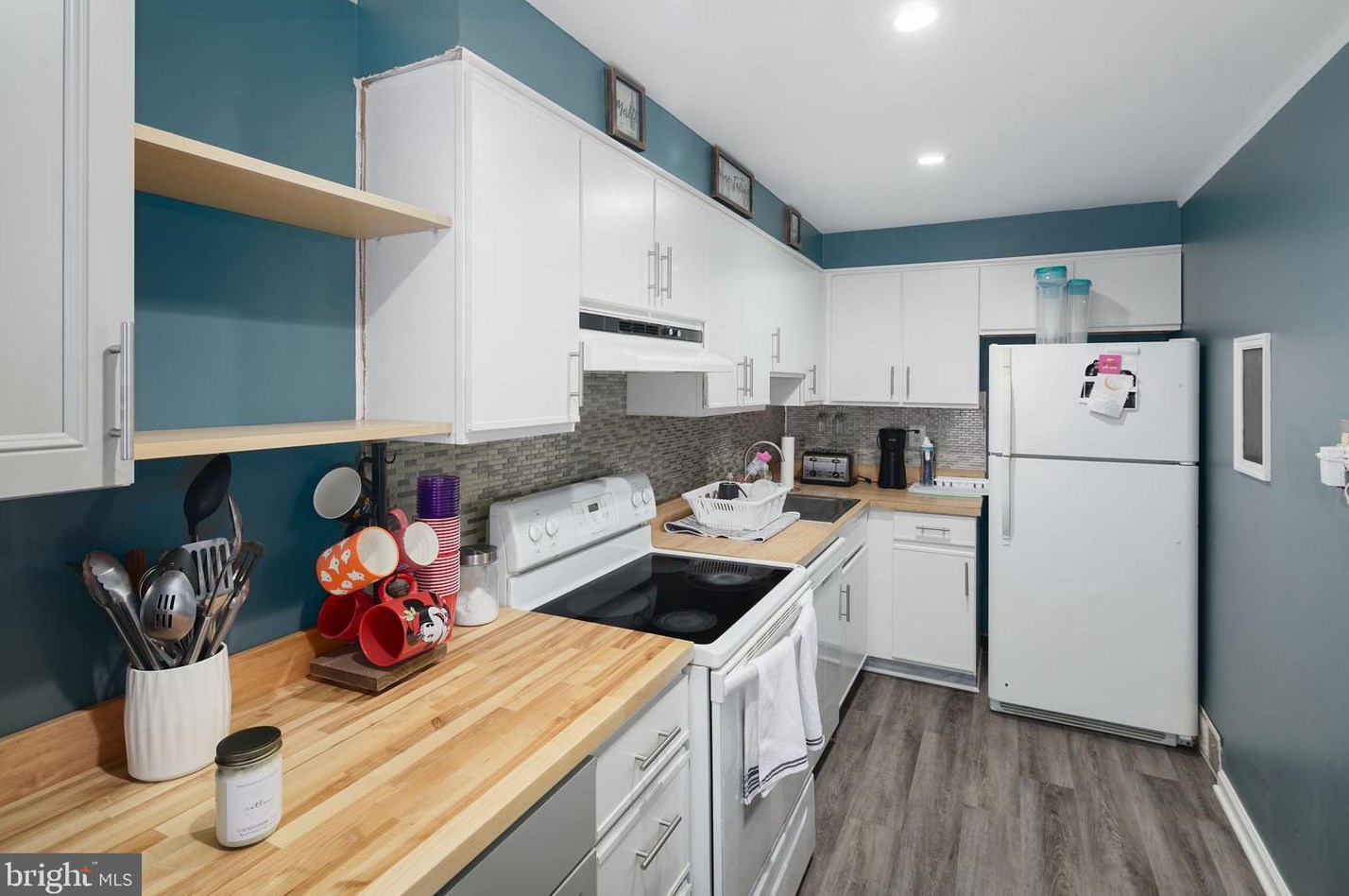 220 Academy Ave, Manor PA  19036-1713 exterior