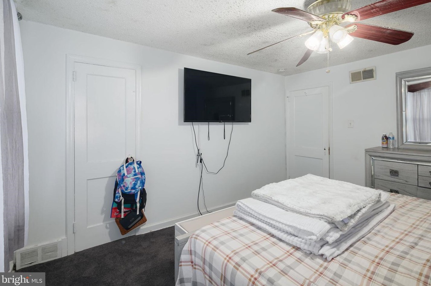 220 Academy Ave, Manor PA  19036-1713 exterior