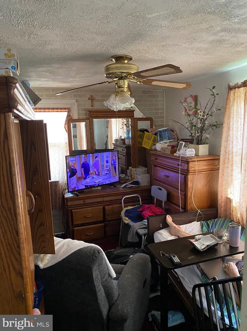 1301 Kerlin St, Chester PA 19013-3924 exterior