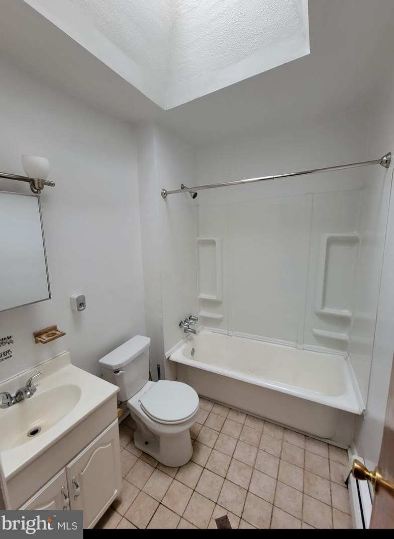 321 Greenway Ave, Darby PA  19023-2618 exterior